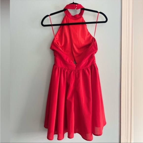 MISSGUIDED red dress - halter, keyhole top with pleated detail. A-line skirt - Picture 3 of 14